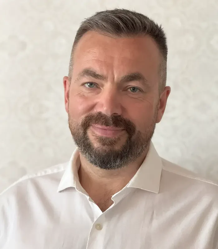 KivutPois.fi:n osteopaatti Denis Zlatorunski, joka on sitoutunut löytämään kivun todellisen syyn. KivutPois.fi:n osteopaatti Denis Zlatorunski, joka on sitoutunut löytämään kivun todellisen syyn.