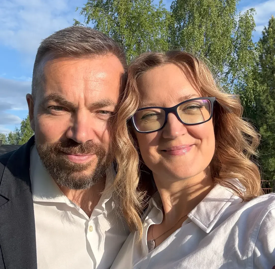 Denis ja Valeria Zlatorunski, KivutPois.fi-tiimi, nauttimassa Suomen luonnosta Kemijärvellä. Denis ja Valeria Zlatorunski, KivutPois.fi-tiimi, nauttimassa Suomen luonnosta Kemijärvellä.