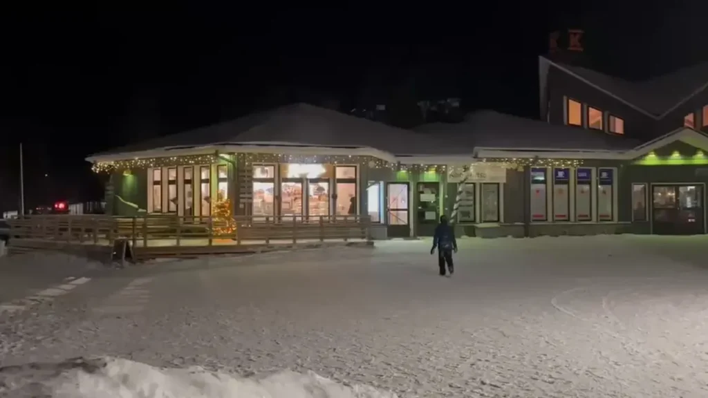 luminen yönäkymä Pyhätunturin keskustasta, jossa manuaalisen terapian hoitola sijaitsee.